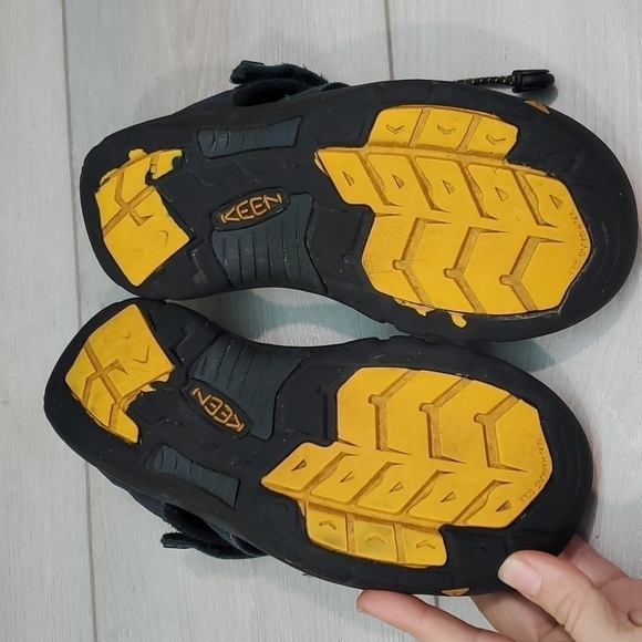 Keen Outdoor Big Kids Youth Sandals Shoes Waterproof Hiking Comfort sz 3 - Picture 9 of 12